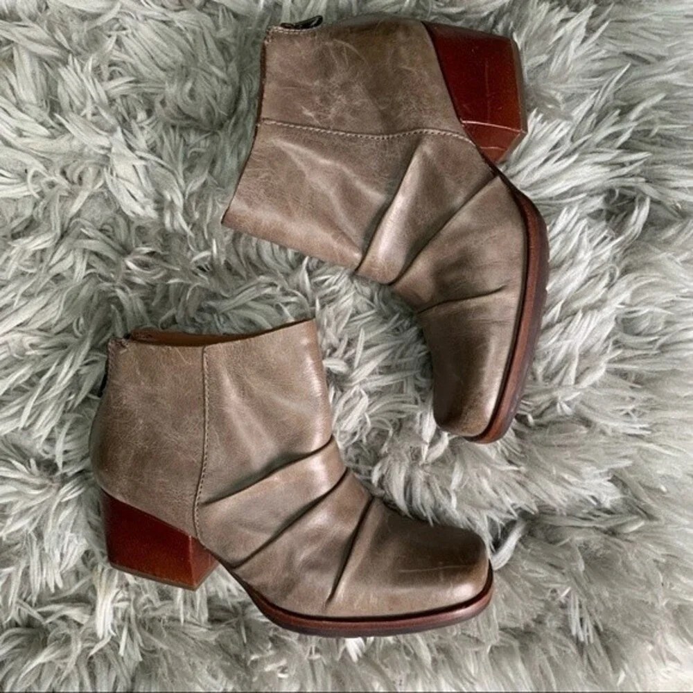 Kork Ease Kissel leather block heel ankle booties women's shoe size 6